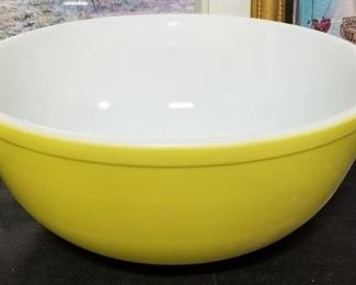Pyrex Yellow Primary Color Mixing Bowl 