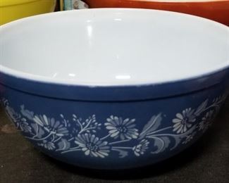 1960's Colonial Mist Pyrex Mixing Bowl 