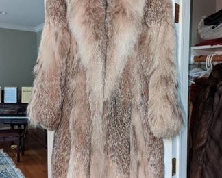 Canadian Lynx Mid Length By Georgeou Fur Westchester $1,500.00 Somewhat Neg. Retail $5,000.00 Size 8/10
