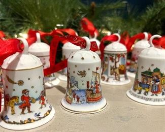 Hutschenreuther Mittenwald Bell Ornament Set 