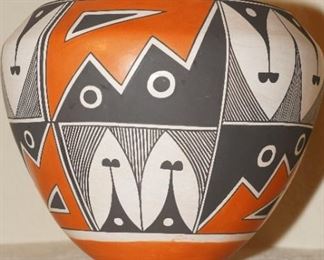 Large Vintage Acoma N.M. Pot signed Donna G. Chino