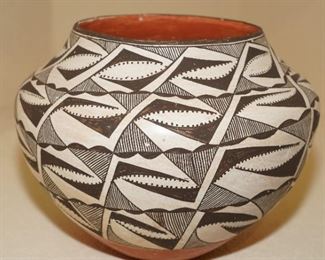 Large Vintage Acoma Pot by Lupe Chaves