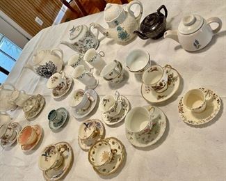 Lot 035-LR: Teacups and Teapots
