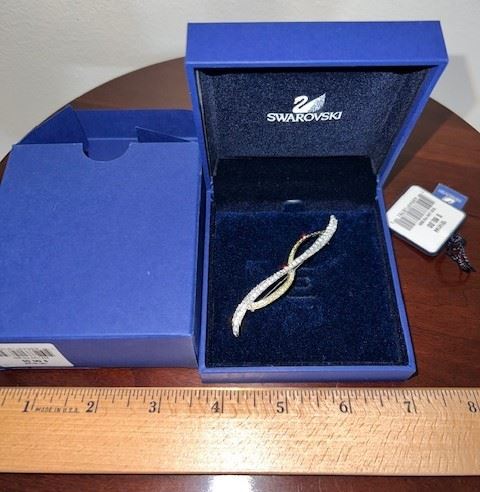 #J1 Swarovski Link Pin 2004.  Price $15.00