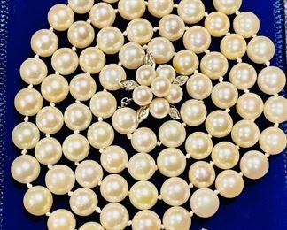 Cultured pearls with gold and diamond clasp