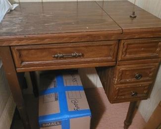 Sewing machine cabinet and sewing machine