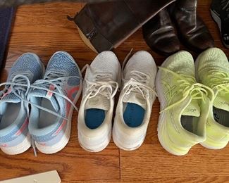 9 1/2 Womans sneakers