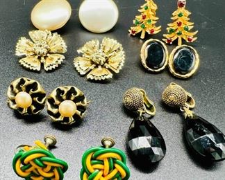 GG012 Qty 7 Pairs Vintage Clip Earrings
