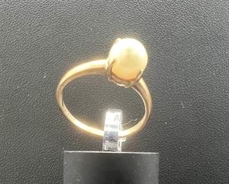 E045 10kt Gold Cultured Pearl Ring