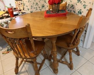 Kitchen Round Table with 4 Chairs and 2 Leaves - 4'D - With Leaves 6' x 4"
