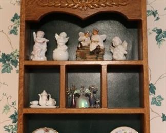 Wall Shelf - Figurines 