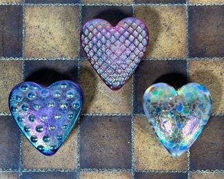 (3pc) ROBERT HELD ART GLASS  |  Small iridescent art glass hearts, each signed on the bottom - l. 2.5 x w. 2.25 in. (each approx)
