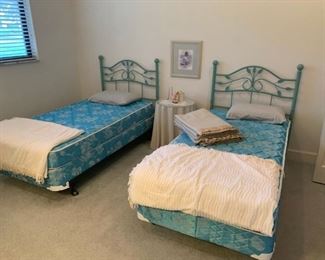 Twin beds & mattress sets