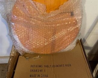 Rotating round table