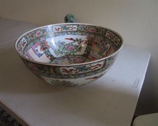 Chinese bowl - huge Rose Medallion