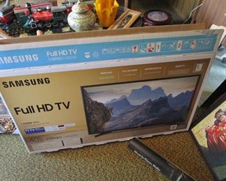 TV flat screen in box