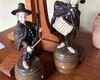 19th century German wood and bone musicians. 