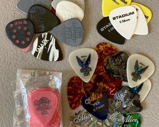 Assorted guitar picks