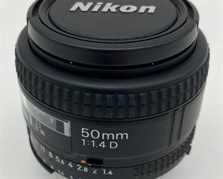 Nikon Nikkor 50mm f/1.40 AF lens with box