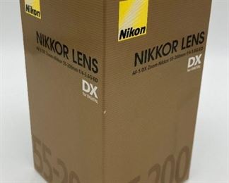 Nikon Nikkor AF-S DX Zoom 55-200 mm f/4.0-5.6 lens