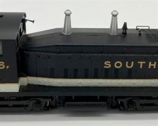 Pronto 2000 Series SW9/1200 Locomotive Southern #1136 with box HO Scale