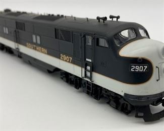 Pronto 2000 Series E7 Locomotive Southern #2907 with box HO Scale