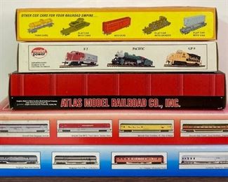 Various boxes for train cars previously listed as "with box"