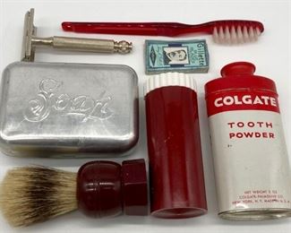 Assorted vintage men's grooming items