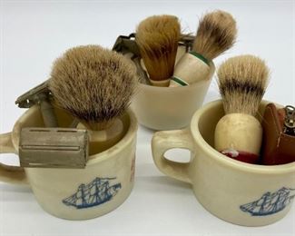 Assorted vintage men's shaving kits