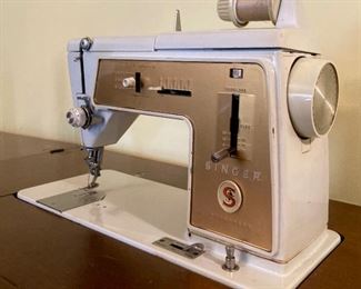 Singer 603 sewing machine in cabinet