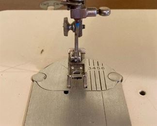 Singer 603 sewing machine in cabinet