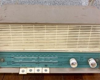 Antique Phillips Norelco radio model no. B2X98A