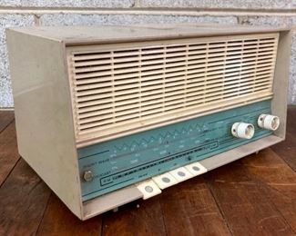 Antique Phillips Norelco radio model no. B2X98A