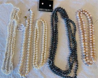 Pearls necklaces 