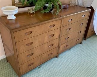Baker Mid Century Modern chest of drawers