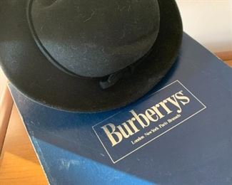 Burberry's black felt hat