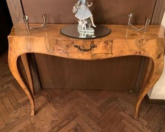 The beautiful Henredon hall table