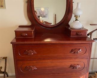 Davis Cabinet Co. dresser with mirror