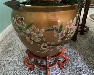 CHINESE POT WITH STAND