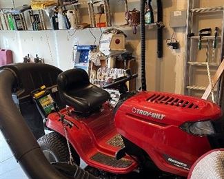 Troy bilt lawn tractor with bagger