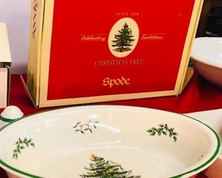 Large oval serving bowl
Spode made in England Christmas tree pattern  like new condition 