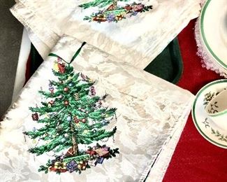 14 napkins & 2 large table cloths in Spode  Christmas tree pattern  like new condition 