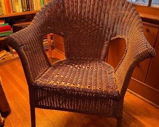 Library wicker 28” wide arms. 32.5” floor to back. 16” floor to seat. Asking $50. 