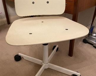 Kevi mid century adjustable chair in White. Sturdy. Very good vintage condition. Asking $250