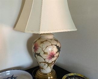 Thistle Table Lamp - Excellent Condition. Asking $50. 