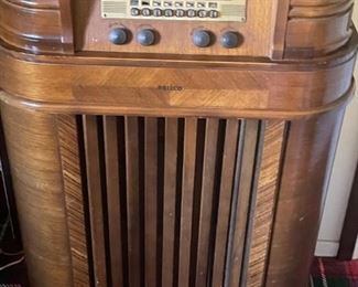 Philco antique radio - works!