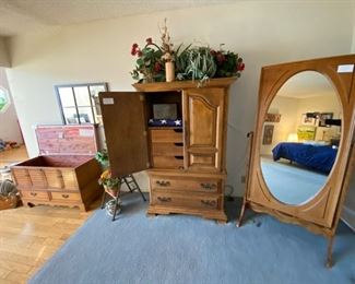 Gentlemans dresser, cedar chest by Lane.