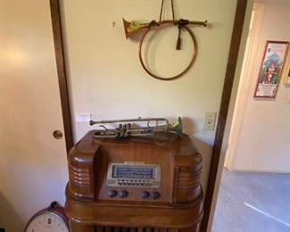 Vintage Philco radio - working! Vintage instruments.