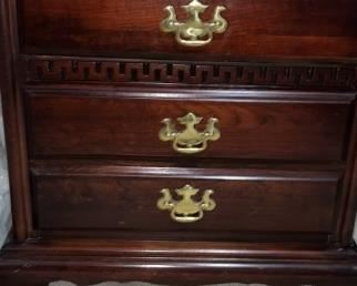 King sized br suit.
Bedside table