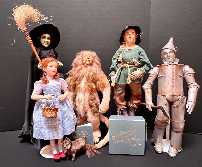 R. John Wright Wizard of Doll Collection~ Includes all the beloved characters of the wonderful iconic movie! Dorothy, Scarecrow, The Tin Man, The Cowardly Lion, The Wicked Witch of the West and Toto Too! 